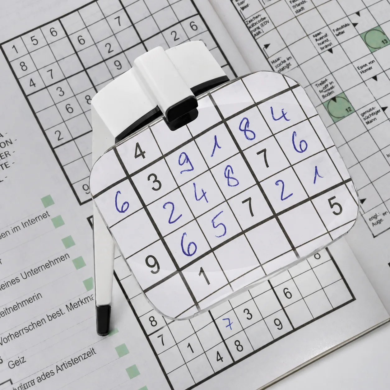 Lettura con lente d'ingrandimento