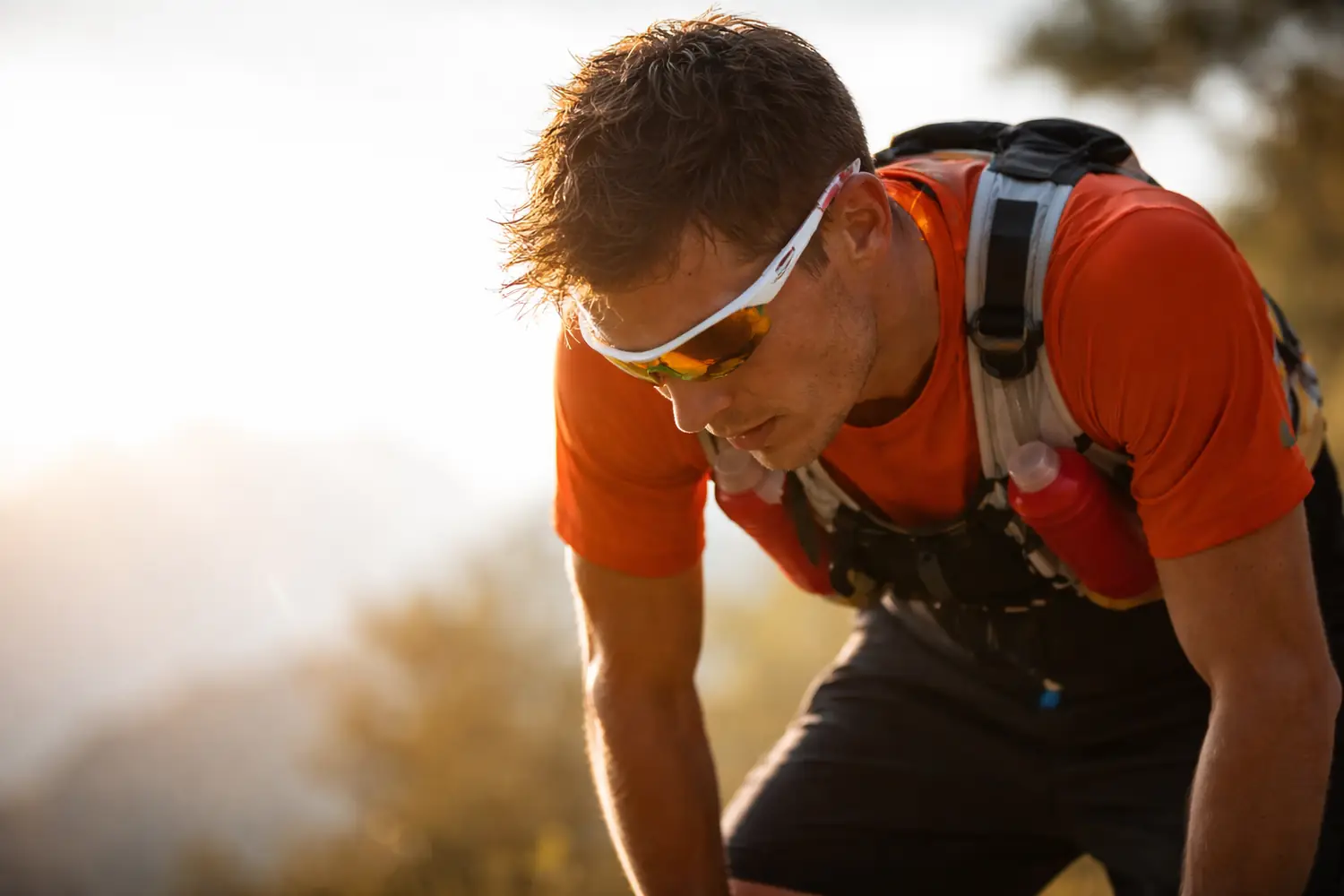 Trail runner con occhiale sportivo graduato
